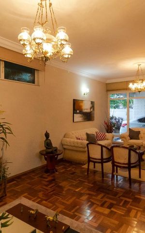 Casa à venda com 400m², 5 quartos e 4 vagas Casa à venda com 400m², 5 quartos e 4 vagasSalas