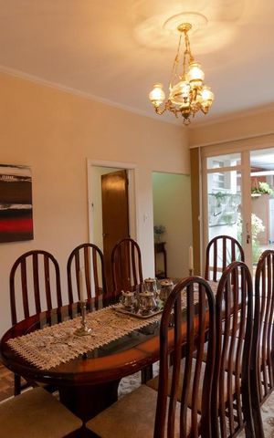 Casa à venda com 400m², 5 quartos e 4 vagas Casa à venda com 400m², 5 quartos e 4 vagasSala de Jantar