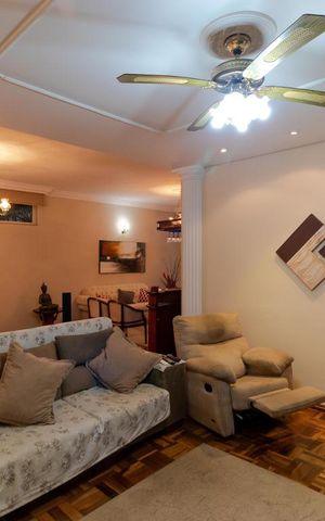 Casa à venda com 400m², 5 quartos e 4 vagas Casa à venda com 400m², 5 quartos e 4 vagasSalas