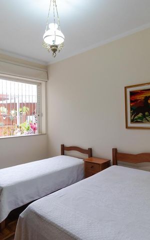 Casa à venda com 400m², 5 quartos e 4 vagas Casa à venda com 400m², 5 quartos e 4 vagasQuarto