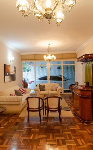 Casa à venda com 400m², 5 quartos e 4 vagas Casa à venda com 400m², 5 quartos e 4 vagasSalas
