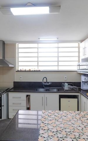 Casa à venda com 400m², 5 quartos e 4 vagas Casa à venda com 400m², 5 quartos e 4 vagasCozinha
