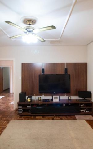 Casa à venda com 400m², 5 quartos e 4 vagas Casa à venda com 400m², 5 quartos e 4 vagasSalas