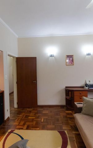 Casa à venda com 400m², 5 quartos e 4 vagas Casa à venda com 400m², 5 quartos e 4 vagasSala de TV e Escritório