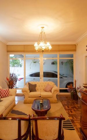 Casa à venda com 400m², 5 quartos e 4 vagas Casa à venda com 400m², 5 quartos e 4 vagasSalas