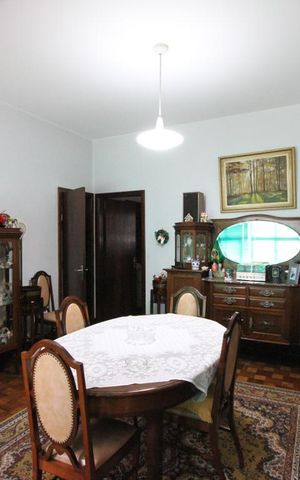 Casa à venda com 476m², 3 quartos e 3 vagasSala