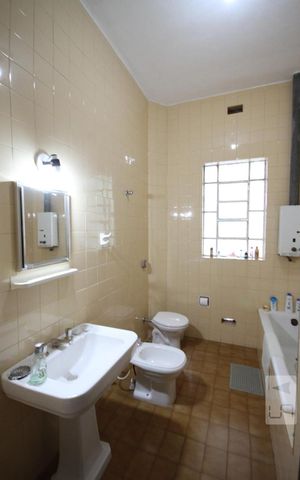 Casa à venda com 476m², 3 quartos e 3 vagasBanheiro