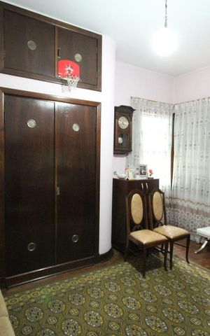 Casa à venda com 476m², 3 quartos e 3 vagasSala