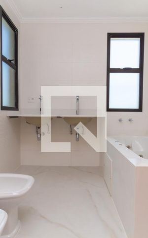 Apartamento à venda com 433m², 4 quartos e 5 vagas Apartamento à venda com 433m², 4 quartos e 5 vagasBanheiro da Suíte 3