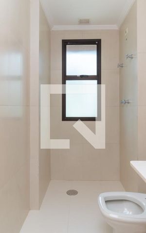 Apartamento à venda com 433m², 4 quartos e 5 vagas Apartamento à venda com 433m², 4 quartos e 5 vagasBanheiro daBanheiro da Suíte