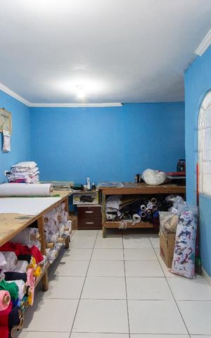 Casa à venda com 188m², 2 quartos e 2 vagas Casa à venda com 188m², 2 quartos e 2 vagasEdícula