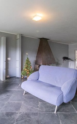 Casa à venda com 350m², 4 quartos e 4 vagas Casa à venda com 350m², 4 quartos e 4 vagasSala