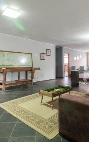 Casa à venda com 350m², 4 quartos e 4 vagas Casa à venda com 350m², 4 quartos e 4 vagasSala