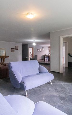 Casa à venda com 350m², 4 quartos e 4 vagas Casa à venda com 350m², 4 quartos e 4 vagasSala