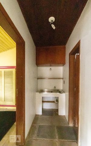 Casa à venda com 350m², 4 quartos e 4 vagas Casa à venda com 350m², 4 quartos e 4 vagasCorredor