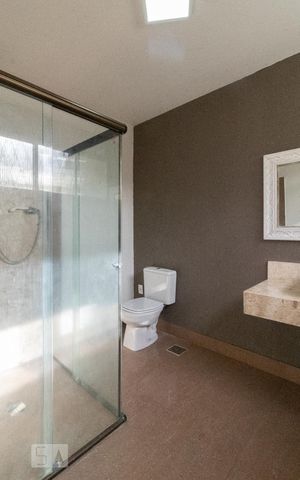 Casa à venda com 350m², 4 quartos e 4 vagas Casa à venda com 350m², 4 quartos e 4 vagasBanheiro da Suíte