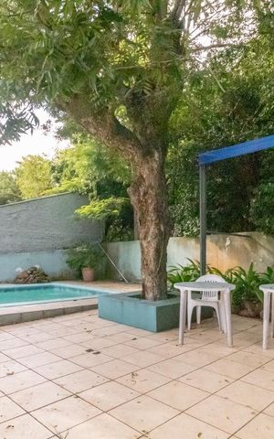 Casa à venda com 350m², 4 quartos e 4 vagas Casa à venda com 350m², 4 quartos e 4 vagasPiscina