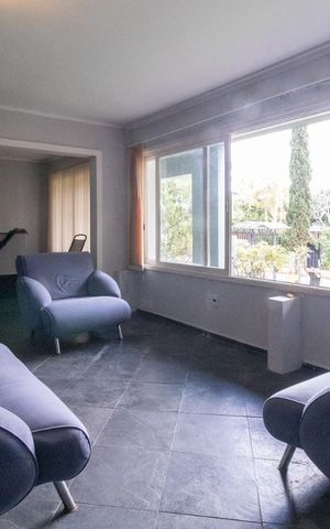 Casa à venda com 350m², 4 quartos e 4 vagas Casa à venda com 350m², 4 quartos e 4 vagasSala