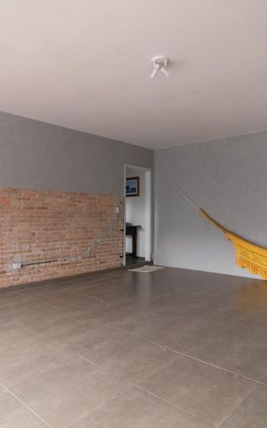 Casa à venda com 350m², 4 quartos e 4 vagas Casa à venda com 350m², 4 quartos e 4 vagasGaragem