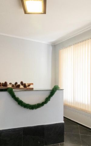 Casa à venda com 350m², 4 quartos e 4 vagas Casa à venda com 350m², 4 quartos e 4 vagasSala