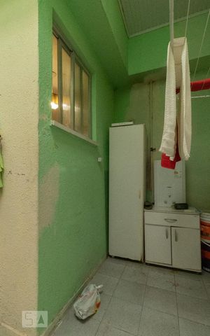 Casa à venda com 350m², 4 quartos e 4 vagas Casa à venda com 350m², 4 quartos e 4 vagasLavanderia