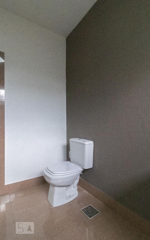 Casa à venda com 350m², 4 quartos e 4 vagas Casa à venda com 350m², 4 quartos e 4 vagasBanheiro da Suíte