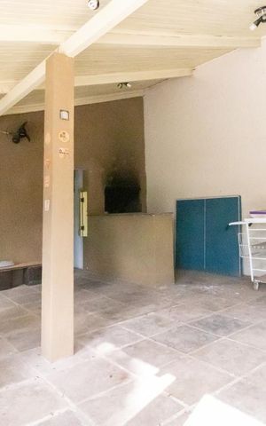 Casa à venda com 350m², 4 quartos e 4 vagas Casa à venda com 350m², 4 quartos e 4 vagasChurrasqueira