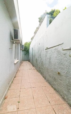 Casa à venda com 350m², 4 quartos e 4 vagas Casa à venda com 350m², 4 quartos e 4 vagasÁrea Externa