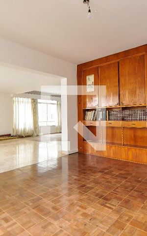 Apartamento à venda com 300m², 3 quartos e 3 vagas Apartamento à venda com 300m², 3 quartos e 3 vagasSala