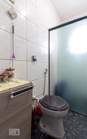 Casa à venda com 125m², 2 quartos e 2 vagas Casa à venda com 125m², 2 quartos e 2 vagasBanheiro