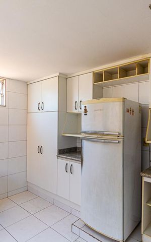 Casa à venda com 320m², 6 quartos e 2 vagas Casa à venda com 320m², 6 quartos e 2 vagasCasa 1