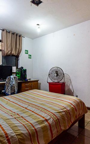 Casa à venda com 320m², 6 quartos e 2 vagas Casa à venda com 320m², 6 quartos e 2 vagasQuarto casa 2