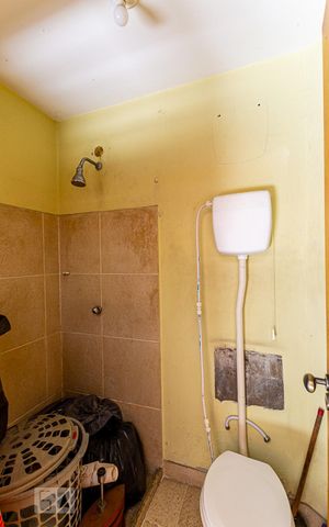 Casa à venda com 320m², 6 quartos e 2 vagas Casa à venda com 320m², 6 quartos e 2 vagasBanheiro