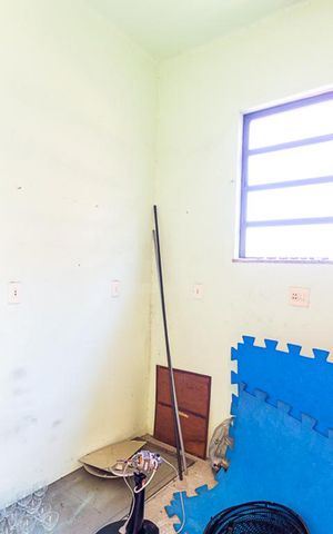 Casa à venda com 320m², 6 quartos e 2 vagas Casa à venda com 320m², 6 quartos e 2 vagasCasa 1