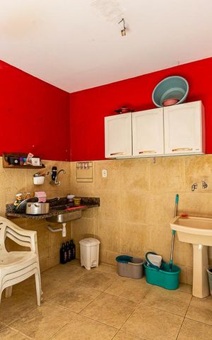 Casa à venda com 320m², 6 quartos e 2 vagas Casa à venda com 320m², 6 quartos e 2 vagasÁrea comum