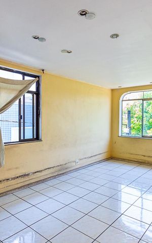 Casa à venda com 320m², 6 quartos e 2 vagas Casa à venda com 320m², 6 quartos e 2 vagasCasa 1