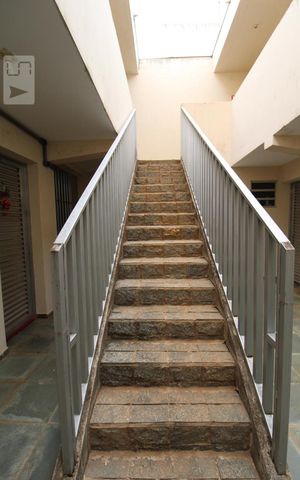 Studio para alugar com 30m², 1 quarto e sem vagaEscada