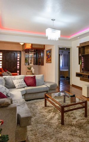 Casa à venda com 190m², 4 quartos e 8 vagas Casa à venda com 190m², 4 quartos e 8 vagasSala