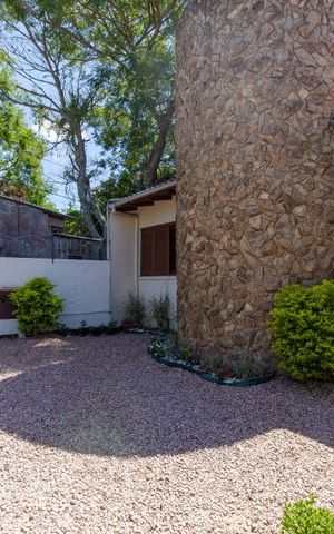 Casa à venda com 190m², 4 quartos e 8 vagas Casa à venda com 190m², 4 quartos e 8 vagasFachada