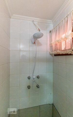 Casa à venda com 190m², 4 quartos e 8 vagas Casa à venda com 190m², 4 quartos e 8 vagasBanheiro da Suíte
