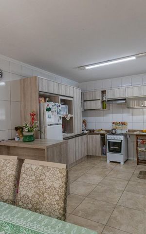 Casa à venda com 190m², 4 quartos e 8 vagas Casa à venda com 190m², 4 quartos e 8 vagasCozinha