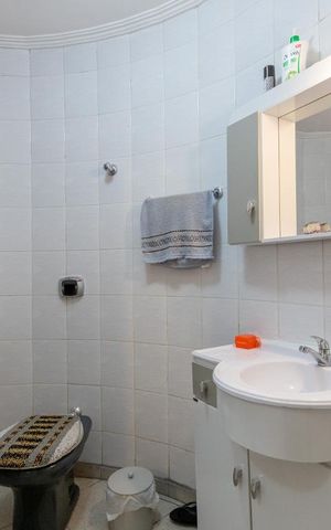 Casa à venda com 190m², 4 quartos e 8 vagas Casa à venda com 190m², 4 quartos e 8 vagasBanheiro da Suíte