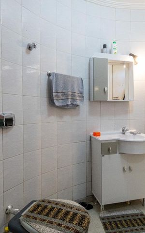 Casa à venda com 190m², 4 quartos e 8 vagas Casa à venda com 190m², 4 quartos e 8 vagasBanheiro da Suíte