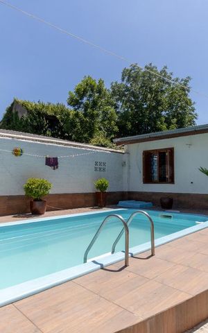 Casa à venda com 190m², 4 quartos e 8 vagas Casa à venda com 190m², 4 quartos e 8 vagasPiscina