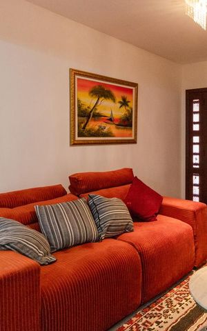 Casa à venda com 190m², 4 quartos e 8 vagas Casa à venda com 190m², 4 quartos e 8 vagasSala