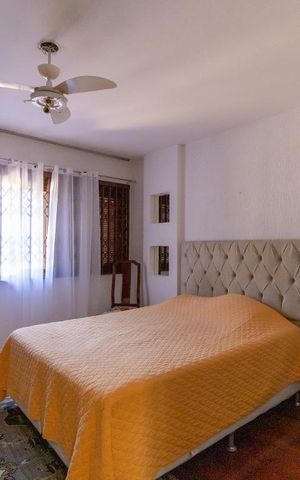 Casa à venda com 190m², 4 quartos e 8 vagas Casa à venda com 190m², 4 quartos e 8 vagasSuíte