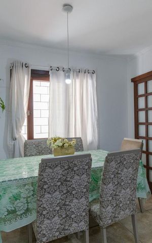 Casa à venda com 190m², 4 quartos e 8 vagas Casa à venda com 190m², 4 quartos e 8 vagasCozinha