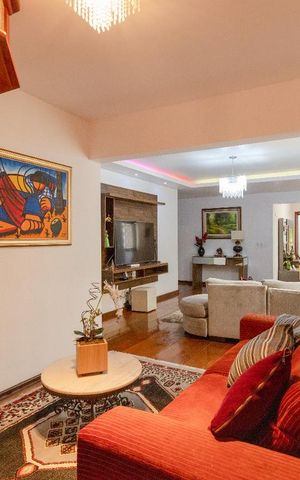 Casa à venda com 190m², 4 quartos e 8 vagas Casa à venda com 190m², 4 quartos e 8 vagasSala