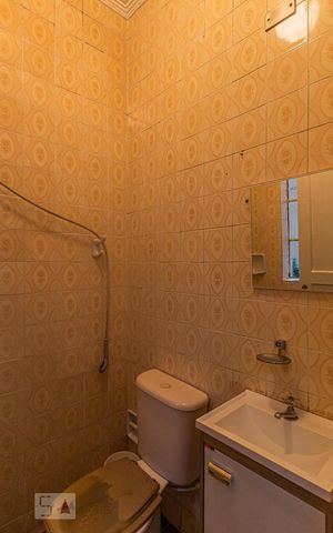 Casa à venda com 75m², 2 quartos e 1 vaga Casa à venda com 75m², 2 quartos e 1 vagaBanheiro de Serviço