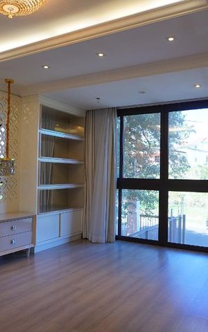 Casa à venda com 295m², 4 quartos e 4 vagasSuite